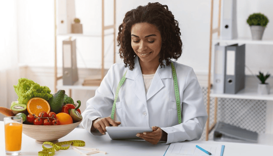 Por que emagrecer após os 50 anos é mais difícil? Entenda as mudanças metabólicas